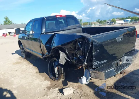 2010 Toyota Tundra Grade 5.7L V8 z USA, uszkodzony, nr VIN 5TFUY5F10AX106061